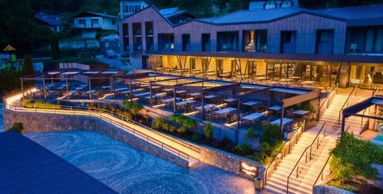 Hotel Plivsko jezero  Odmor u netaknutoj prirodi uz Plivsko jezero s polupansionom Jajce Bosna i Hercegovina  79 EUR  1x nocenje u Deluxe sobi za 2 osobe Polupansion