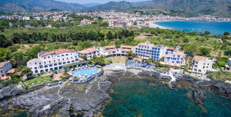 Hotel Sporting Baia  Villa Athena Giardini Naxos Italija  199 EUR  2x nocenje u Standard dvokrevetnoj sobi za 2 osobe Dorucak