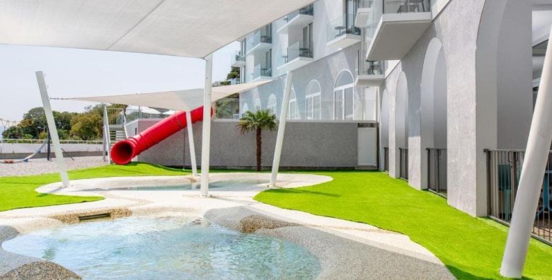 Aminess Vival Lisanj Family Hotel  First minute obiteljsko all inclusive light ljeto s animacijom Novi Vinodolski Hrvatska  1 138 EUR  4x nocenje u dvokrevetnoj Standard sobi za 2 osobe  1 dijete do 14 99 godina i 1 dijete do 2 99 godina besplatno  All inclusive light