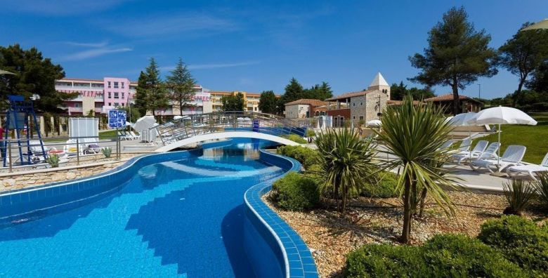 Residence Garden Istra Plava Laguna  First minute obiteljsko ljeto u Istri Umag Istra Hrvatska  1 016 EUR  5x nocenje u Classic sobi s balkonom pogled park za 2 osobe 1 dijete do 11 99 godina besplatno  Polupansion