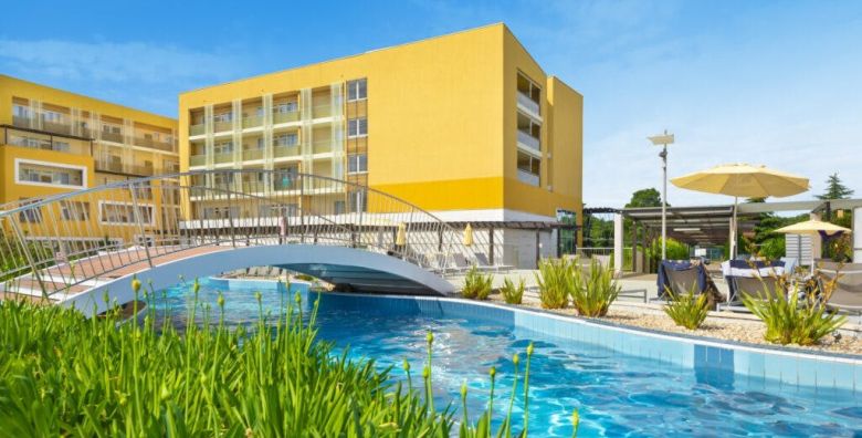 Residence Garden Istra Plava Laguna  First minute obiteljski rujan u Istri Umag Istra Hrvatska  412 EUR  3x nocenje u Classic sobi s balkonom pogled park za 2 osobe 1 dijete do 11 99 godina besplatno  Polupansion