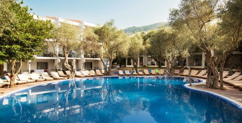 Vile Oliva Petrovac  Odmor za parove Petrovac na Moru Crna Gora  339 EUR  3x nocenje u Standard dvokrevetnoj sobi u vilama 1 francuski lezaj  za 2 osobe All inclusive