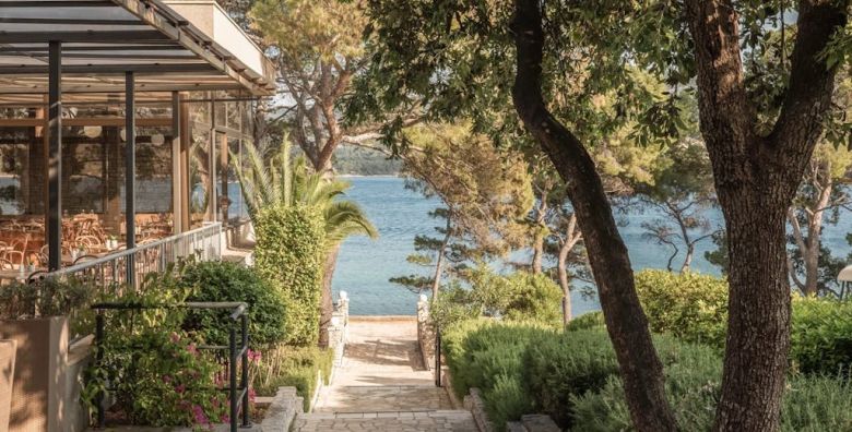 Aminess Younique Senses Resort  First minute all inclusive light proljece i jesen na Hvaru Vrboska otok Hvar Hrvatska  227 EUR  2x nocenje u dvokrevetnoj Superior sobi s balkonom za 2 osobe 1 dijete do 9 99 godina i 2 dijete do 2 99 godina besplatno  All inclusive light