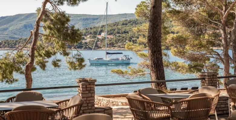 Aminess Younique Senses Resort  First minute all inclusive light odmor na Hvaru Vrboska otok Hvar Hrvatska  265 EUR  2x nocenje u dvokrevetnoj Superior sobi s balkonom za 2 osobe 1 dijete do 9 99 godina i 2 dijete do 2 99 godina besplatno  All inclusive light