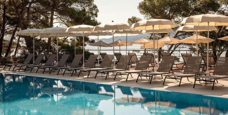 Aminess Younique Senses Resort  First minute all inclusive light ljeto na Hvaru Vrboska otok Hvar Hrvatska  839 EUR  4x nocenje u dvokrevetnoj Superior sobi s balkonom za 2 osobe 1 dijete do 9 99 godina i 2 dijete do 2 99 godina besplatno  All inclusive light