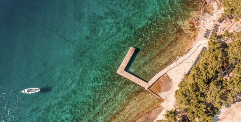 Aminess Younique Senses Resort  First minute all inclusive light ljeto na Hvaru Vrboska otok Hvar Hrvatska  1 144 EUR  4x nocenje u dvokrevetnoj Superior sobi s balkonom za 2 osobe 1 dijete do 9 99 godina i 2 dijete do 2 99 godina besplatno  All inclusive light