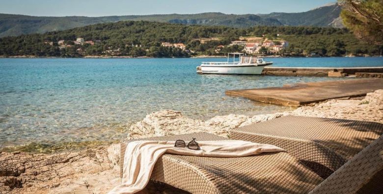 Aminess Younique Senses Resort  First minute all inclusive light ljeto na Hvaru Vrboska otok Hvar Hrvatska  1 194 EUR  4x nocenje u dvokrevetnoj Superior sobi s balkonom za 2 osobe 1 dijete do 9 99 godina i 2 dijete do 2 99 godina besplatno  All inclusive light