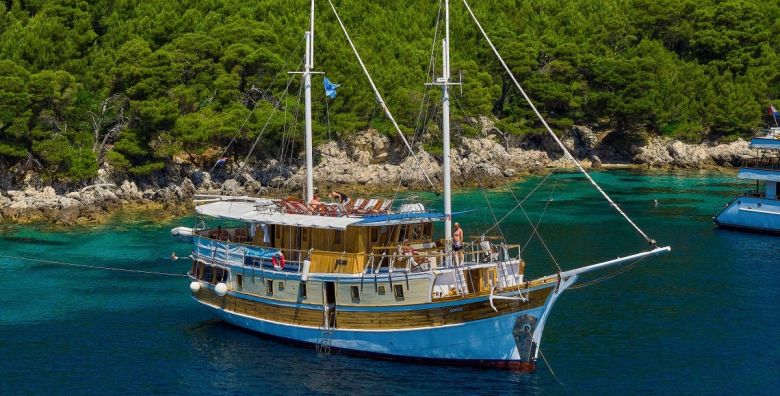 8 dnevno krstarenje juznim Jadranom  Polazak iz Trogira s brodom MS Mirabela Trogir Hrvatska  499 EUR  8 dnevno krstarenje brodom po ruti T3: Trogir  Split  otok Hvar  otok Mljet  Dubrovnik  otok Korcula  otok Brac  Trogir 7x nocenje u dvokrevetnoj kabini