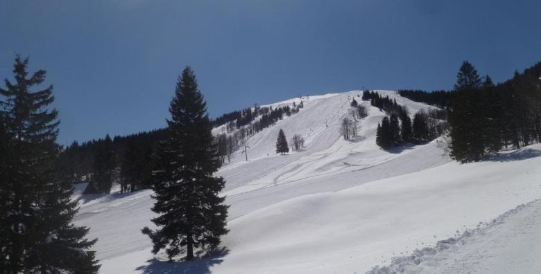 Gostisce Macesen  Zima kod skijalista Soriska planina  Odmor tijekom vikenda Spodnja Sorica Slovenija  230 EUR  2x nocenje u dvokrevetnoj sobi za 2 osobe Dorucak