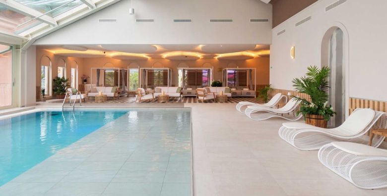 Amadria Park Kids Hotel Andrija  Obiteljski paket zabave s ukljucenim Aquaparkom tijekom tjedna Sibenik Dalmacija Hrvatska  452 EUR  2x nocenje u obiteljskoj sobi pogled dvoriste park s francuskim balkonom za 2 osobe 1 dijete do 11 99 godina besplatno  Polupansion