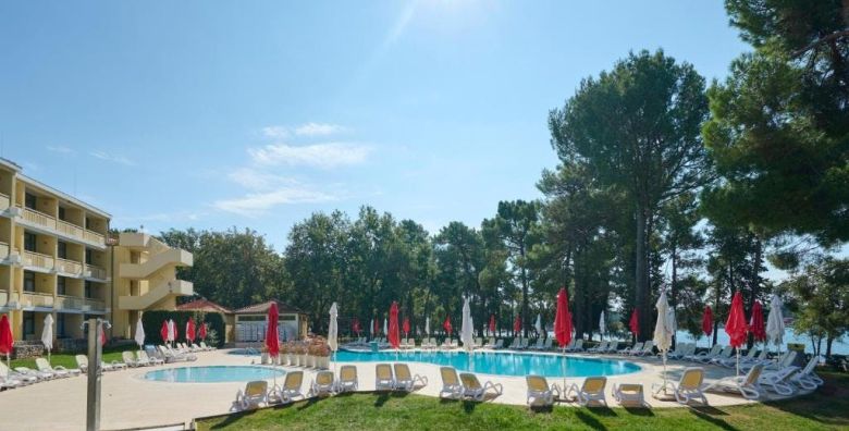 Hotel Aurora Plava Laguna  Obiteljski all inclusive odmor uz more Umag Istra Hrvatska  706 EUR  5x nocenje u dvokrevetnoj Economy sobi s francuskim krevetom i balkonom pogled park za 2 osobe All inclusive