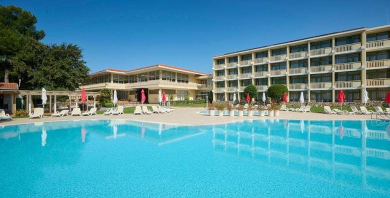 Hotel Aurora Plava Laguna  Obiteljsko all inclusive ljeto uz more Umag Istra Hrvatska  904 EUR  5x nocenje u dvokrevetnoj Economy sobi s francuskim krevetom i balkonom pogled park za 2 osobe All inclusive