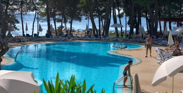 Hotel Aurora Plava Laguna  Obiteljsko all inclusive ljeto uz more Umag Istra Hrvatska  1 205 EUR  5x nocenje u dvokrevetnoj Economy sobi s francuskim krevetom i balkonom pogled park za 2 osobe All inclusive