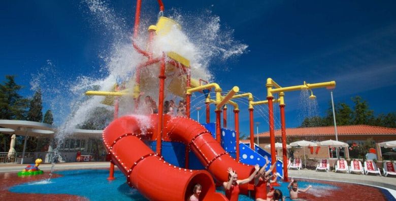 Hotel Aurora Plava Laguna  Obiteljsko all inclusive ljeto uz more Umag Istra Hrvatska  1 176 EUR  5x nocenje u dvokrevetnoj Economy sobi s francuskim krevetom i balkonom pogled park za 2 osobe All inclusive