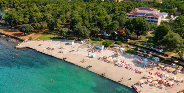 Hotel Aurora Plava Laguna  Obiteljsko all inclusive ljeto uz more Umag Istra Hrvatska  960 EUR  5x nocenje u dvokrevetnoj Economy sobi s francuskim krevetom i balkonom pogled park za 2 osobe All inclusive