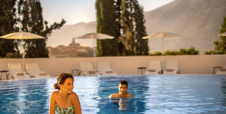 Estetska kirurgija - Akcija, popust i sniženje. (ponuda: 255120)