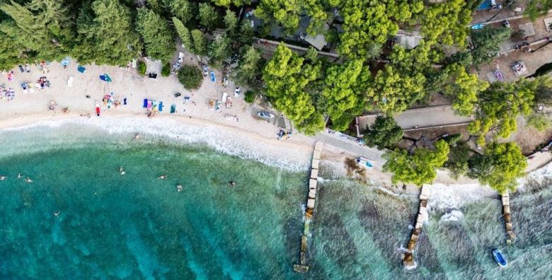 Aminess Vival Velaris Resort  Obiteljski first minute pocetak ljeta na Bracu Supetar otok Brac Dalmacija Hrvatska  628 EUR  4x nocenje u dvokrevetnoj Superior sobi s balkonom pogled park za 2 osobe 1 dijete do 9 99 godina i 2 dijete do 2 99 godina besplatno  Polupansion