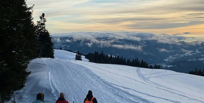 Camping Menina  Zimski odmor u prirodi Recica ob Savinji Slovenija  166 EUR  2x nocenje u mobilnoj kucici drvenoj eko kucici ili bungalovu ovisi o raspolozivosti za 4 osobe Opremljena kuhinja