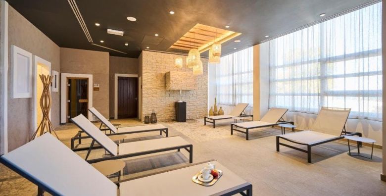 Hotel Umag Plava Laguna  First minute 1 svibanj uz obalu Umag Istra Hrvatska  294 EUR  3x nocenje u dvokrevetnoj Classic sobi s balkonom pogled park za 2 osobe dijete do 4 99 godina besplatno  Polupansion