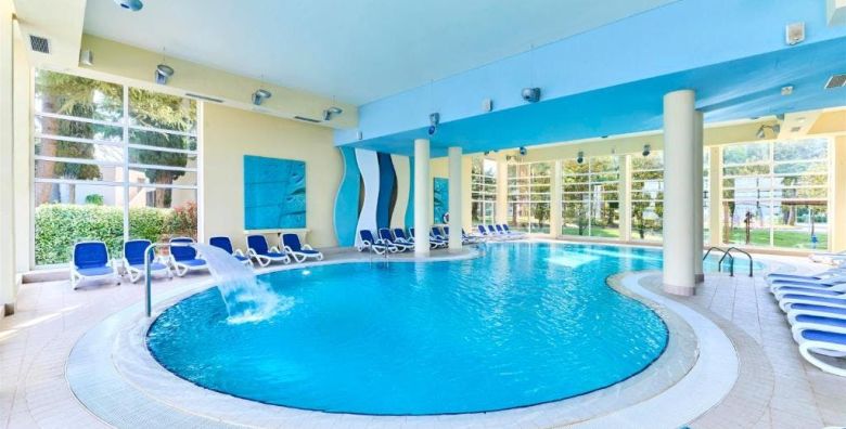 Hotel Umag Plava Laguna  First minute odmor uz obalu Umag Istra Hrvatska  260 EUR  3x nocenje u dvokrevetnoj Classic sobi s balkonom pogled park za 2 osobe dijete do 4 99 godina besplatno  Polupansion