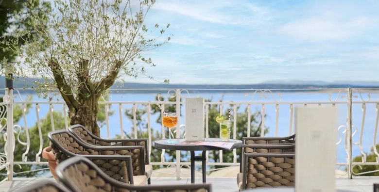 Mediteran Maradiso Hotel by Aminess  Obiteljsko first minute proljece i jesen u Crikvenici Crikvenica Hrvatska  196 EUR  2x nocenje u dvokrevetnoj Comfort sobi s balkonom za 2 osobe 1 dijete do 9 99 godina i 1 dijete do 2 99 godina besplatno  Polupansion