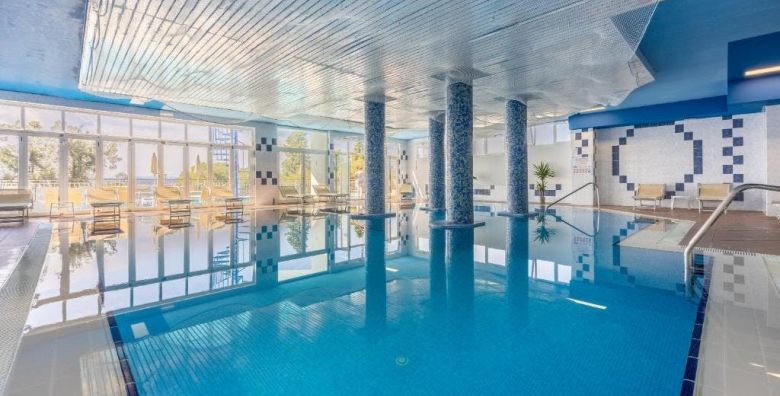 Mediteran Maradiso Hotel by Aminess  Obiteljsko first minute proljece u Crikvenici Crikvenica Hrvatska  252 EUR  2x nocenje u dvokrevetnoj Comfort sobi s balkonom za 2 osobe 1 dijete do 9 99 godina i 1 dijete do 2 99 godina besplatno  Polupansion