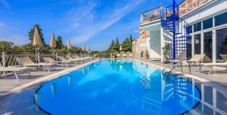 Mediteran Maradiso Hotel by Aminess  Obiteljsko first minute ljeto u Crikvenici Crikvenica Hrvatska  621 EUR  4x nocenje u dvokrevetnoj Comfort sobi s balkonom za 2 osobe 1 dijete do 9 99 godina i 1 dijete do 2 99 godina besplatno  Polupansion