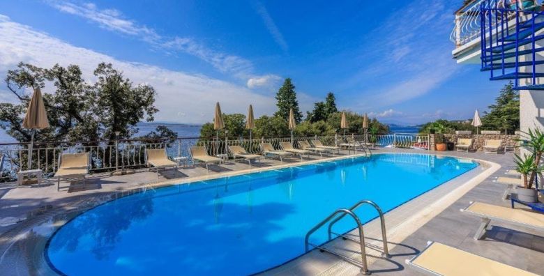 Mediteran Maradiso Hotel by Aminess  Obiteljsko first minute ljeto u Crikvenici Crikvenica Hrvatska  954 EUR  4x nocenje u dvokrevetnoj Comfort sobi s balkonom za 2 osobe 1 dijete do 9 99 godina i 1 dijete do 2 99 godina besplatno  Polupansion