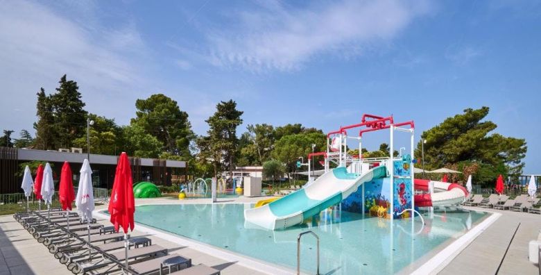 Hotel Umag Plava Laguna  First minute ljeto uz obalu Umag Istra Hrvatska  913 EUR  5x nocenje u dvokrevetnoj Classic sobi s balkonom pogled park za 2 osobe dijete do 4 99 godina besplatno  Polupansion