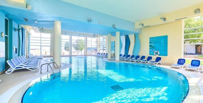 Residence Umag Plava Laguna  First minute svibanj u Istri Umag Istra Hrvatska  232 EUR  3x nocenje u dvokrevetnoj Classic sobi s balkonom pogled park za 2 osobe dijete do 4 99 godina besplatno  Polupansion