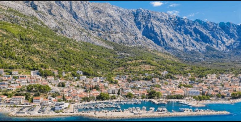 Alemaris Resort  Proljece i 1 svibanj u obnovljenom hotelu za velike obitelji Baska Voda Makarska rivijera Hrvatska  405 €