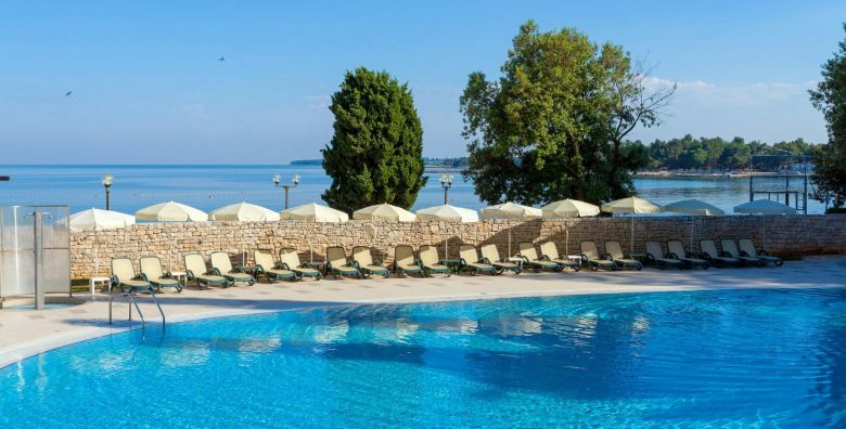 Residence Umag Plava Laguna  First minute ljeto u Istri Umag Istra Hrvatska  969 EUR  5x nocenje u dvokrevetnoj Classic sobi s balkonom pogled park za 2 osobe dijete do 4 99 godina besplatno  Polupansion