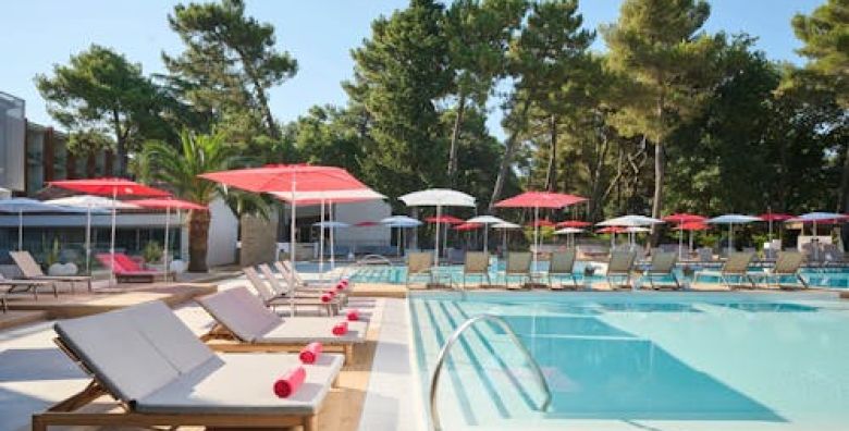 Hotel Pelegrin Plava Laguna  Ljeto u obnovljenom hotelu u Istri Umag Istra Hrvatska  1906 €
