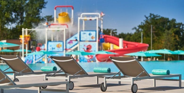 Camping Park Umag  First minute ljeto u Istri Umag Istra Hrvatska  468 EUR  5x nocenje u Classic mobilnoj kucici za do 6 osoba  4 odrasle osobe i 2 djece do 11 godina  Koristenje bazena Central Area s gusarskim brodom i novog Canova pool