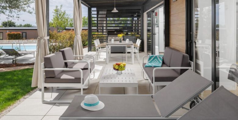 Camping Park Umag  First minute odmor u mobilnim kucicama s bazenom Umag Istra Hrvatska  328 EUR  3x nocenje u Premium plus mobilnoj kucici za do 6 osoba  4 odrasle osobe i 2 djece do 11 godina  Koristenje bazena Central Area s gusarskim brodom i novog Canova pool