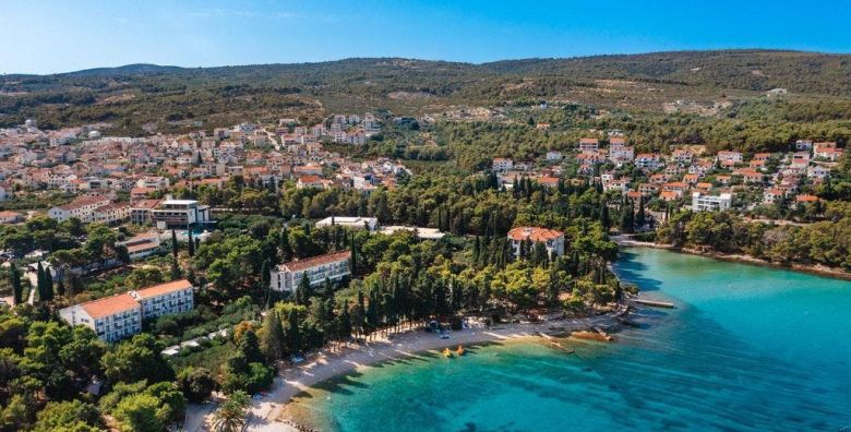 Aminess Vival Casa Velaris  First minute odmor na Bracu Supetar otok Brac Dalmacija Hrvatska  198 EUR  2x nocenje u dvokrevetnoj Standard sobi sza 2 osobe 1 dijete do 2 99 godina besplatno  Polupansion