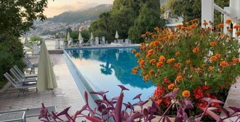 Hunguest Hotel Sun Resort  First minute odmor u Crnoj Gori Herceg Novi Crna Gora  336 EUR  2x nocenje u dvokrevetnoj sobi s balkonom za 2 osobe Polupansion buffet dorucak i vecera 