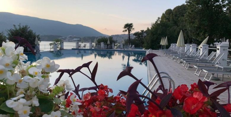 Hunguest Hotel Sun Resort  First minute odmor u Crnoj Gori Herceg Novi Crna Gora  839 EUR  5x nocenje u dvokrevetnoj sobi s balkonom za 2 osobe Polupansion buffet dorucak i vecera 