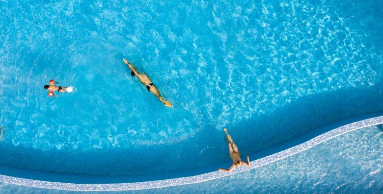 Aminess Vival Port9 Residence  Obiteljsko first minute ljeto u apartmanima na Korculi Korcula Dalmacija Hrvatska  563 EUR  4x nocenje u apartmanu Vinea za 2 osobe 2 djece do 13 99 godina i 1 dijete do 2 99 godina besplatno  Koristenje SPA centra fitnessa te vanjskih bazena za djecu i odrasle