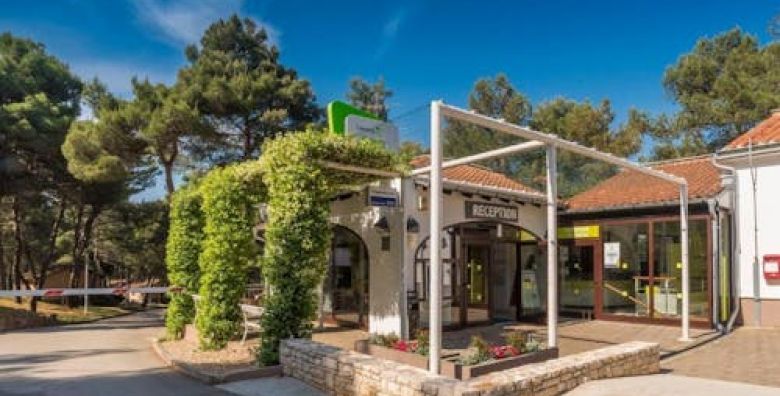 Apartmani Kanegra Plava Laguna  First minute ljeto u Istri s polupansionom Umag Istra Hrvatska  593 €