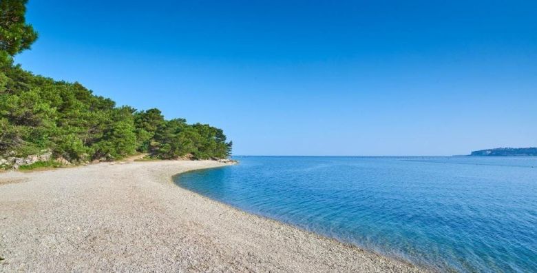 Apartmaji Kanegra Plava Laguna  First minute ljeto u Istri s polupansionom Umag Istra Hrvatska  748 EUR  5x nocenje u Classic apartmanu 2 2 s balkonom strana park za 2 osobe 2 djece do 4 99 godina besplatno  Polupansion dorucak i vecera 