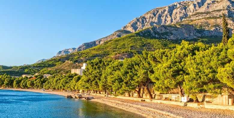 Villa Vinka  Obiteljski odmor u Tucepima izvan glavne sezone Tucepi Makarska rivijera Dalmacija Hrvatska  376 EUR  3x nocenje u Comfort sobi s dodatnim lezajem i balkonom pogled more  za 2 osobe 1 dijete do 12 godina i 1 dijete do 3 godine besplatno  Polupansion