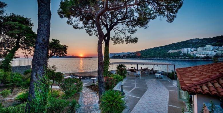 Hotel Splendid Dubrovnik  Proljetna carolija u Dubrovniku Dubrovnik Dalmacija Hrvatska  230 EUR  3x nocenje u dvokrevetnoj sobi s balkonom pogled more  za 2 osobe Polupansion dorucak i vecera 