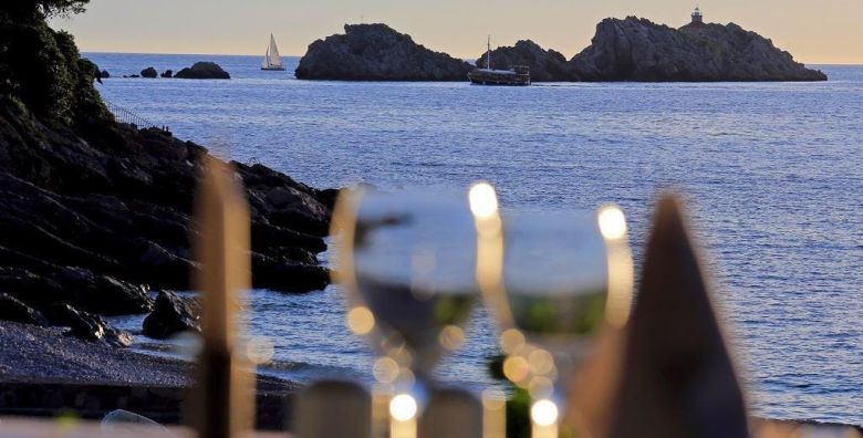 Hotel Splendid Dubrovnik  Proljetna carolija u Dubrovniku Dubrovnik Dalmacija Hrvatska  370 EUR  5x nocenje u dvokrevetnoj sobi s balkonom pogled more  za 2 osobe Polupansion dorucak i vecera 