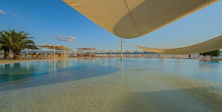 Hotel Katarina  First minute ljeto u Selcu Selce Hrvatska  1 692 EUR  7x nocenje u Standard dvokrevetnoj sobi s balkonom za 2 osobe 1 dijete do 12 godina besplatno  Polupansion