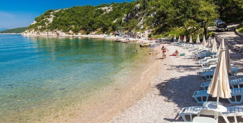 Holiday resort Kacjak  First minute ljeto za parove Kacjak Hrvatska  289 EUR  3x nocenje u Standard dvokrevetnoj sobi s balkonom na morskoj strani za 2 osobe Polupansion