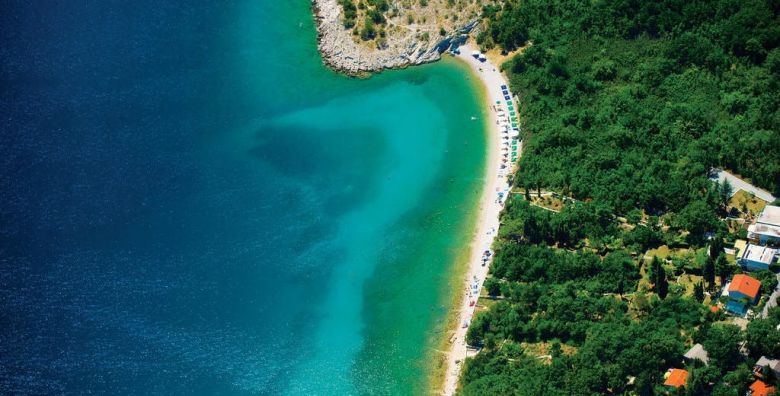 Holiday resort Kacjak  First minute ljeto za parove Kacjak Hrvatska  669 EUR  7x nocenje u Standard dvokrevetnoj sobi s balkonom na morskoj strani za 2 osobe Polupansion