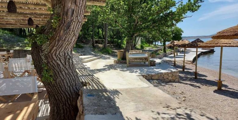 Holiday resort Kacjak  First minute ljeto za obitelji Kacjak Hrvatska  625 EUR  5x nocenje u trokrevetnoj sobi s balkonom na morskoj strani za 2 osobe 1 dijete do 11 99 godina besplatno  Polupansion