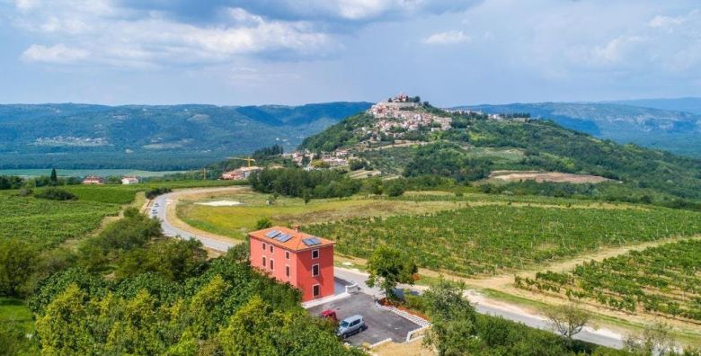 Casa Rossa  Bajkoviti odmor u Motovunu Motovun Istra Hrvatska  160 €
