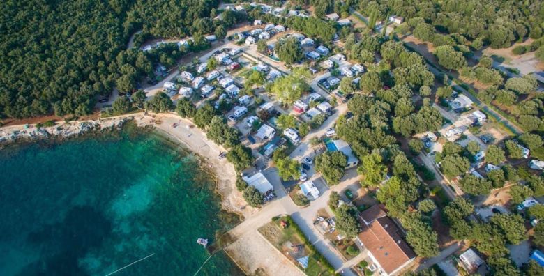 Mobilne kucice Porto Sole  Zimski i proljetni vikend odmor u Vrsaru Vrsar Istra Hrvatska  109 EUR  2x nocenje u kompletno opremljenim Standard mobilnim kucicama za do 6 osoba 4 odrasle osobe i 2 djece do 11 99 godina  Posteljina i rucnici